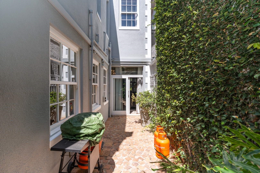 4 Bedroom Property for Sale in Oranjezicht Western Cape